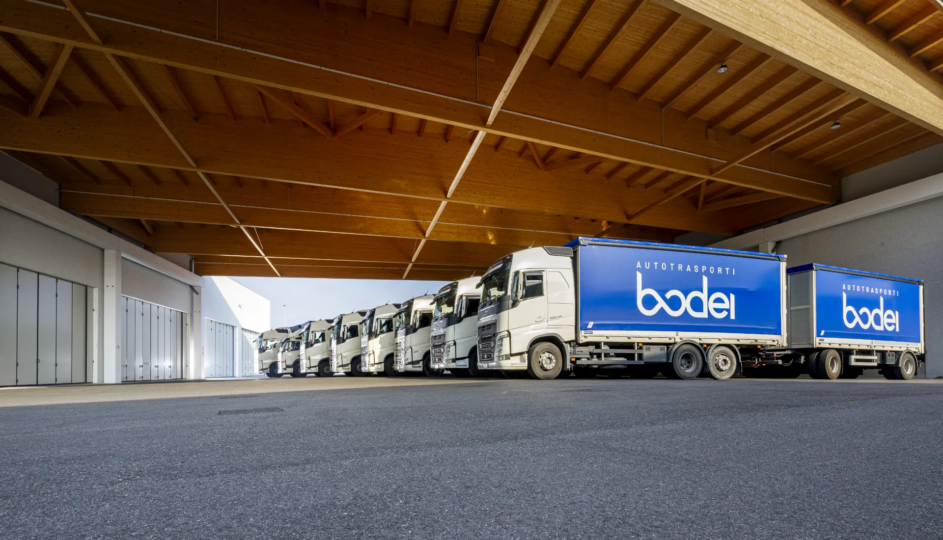 fotografia flotta camion autotrasporti bodei