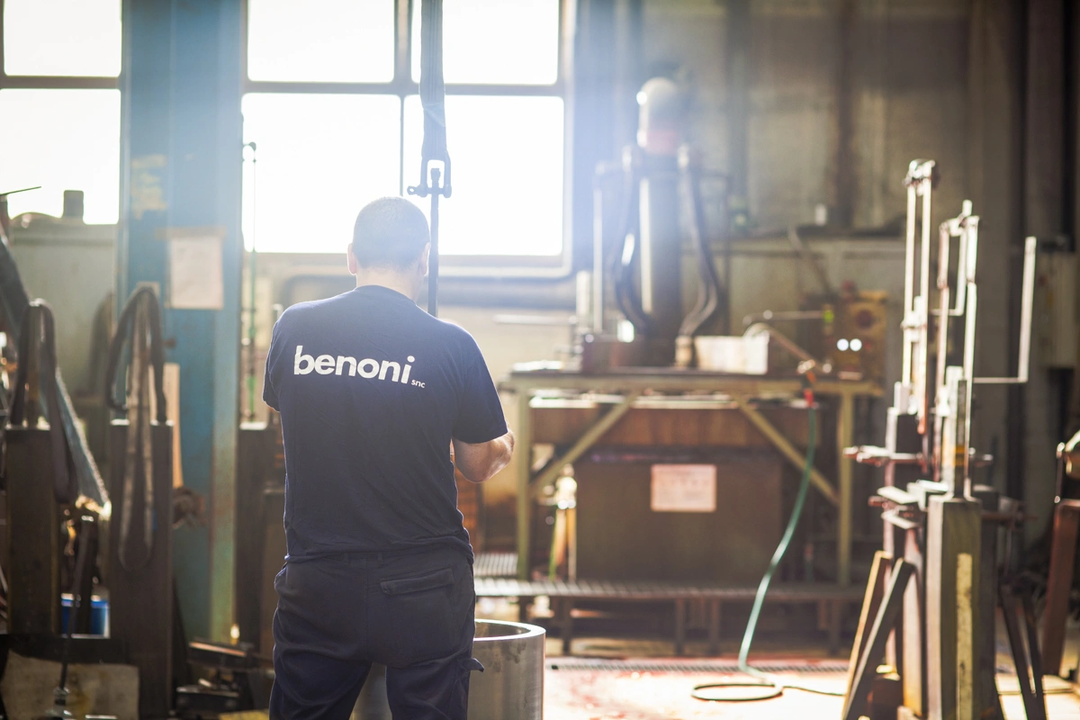 officina benoni operatore al lavoro