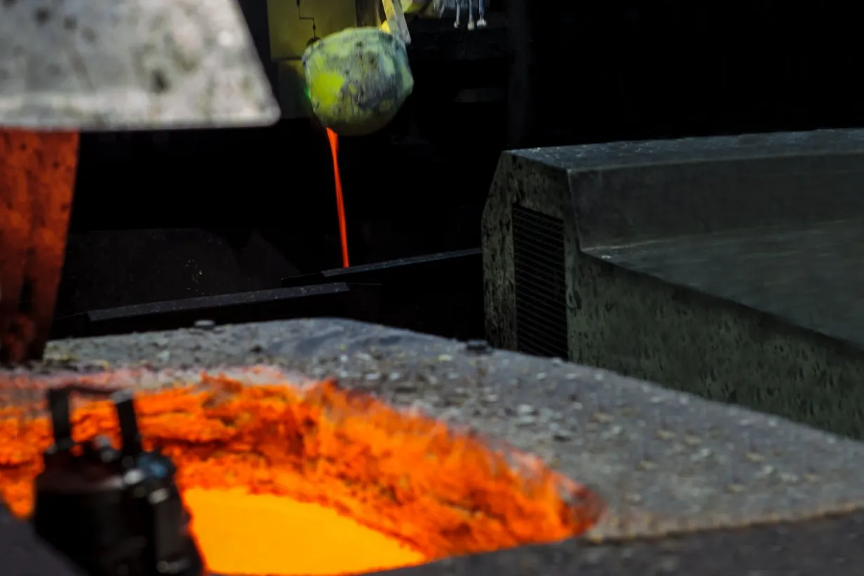 scatto professionale in una fonderia di ottone