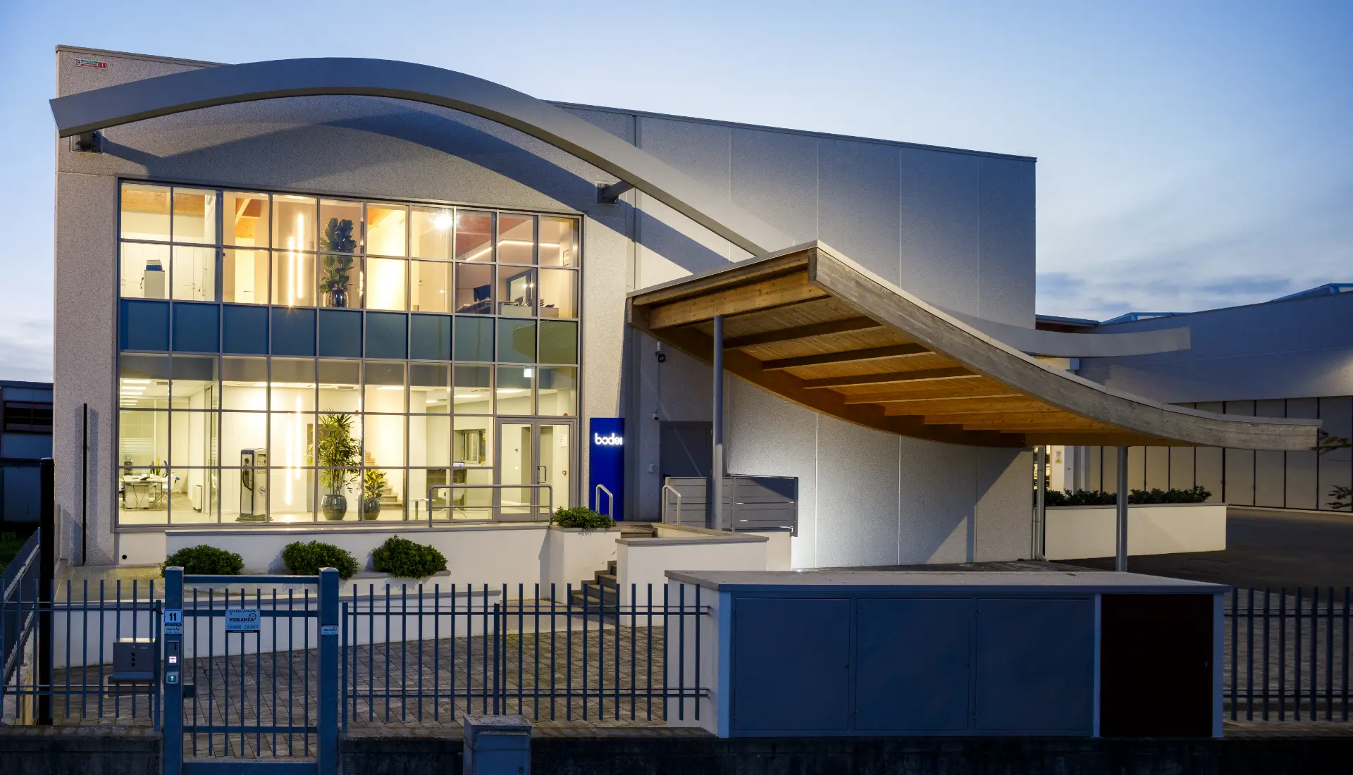 shooting facciata principale sede autotrasporti bodei