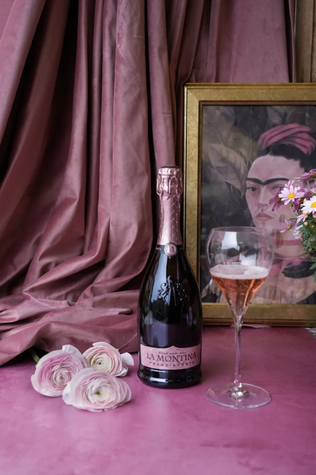 Portfolio clienti Dexa: shooting fotografico bottiglia rosè per La Montina Franciacorta